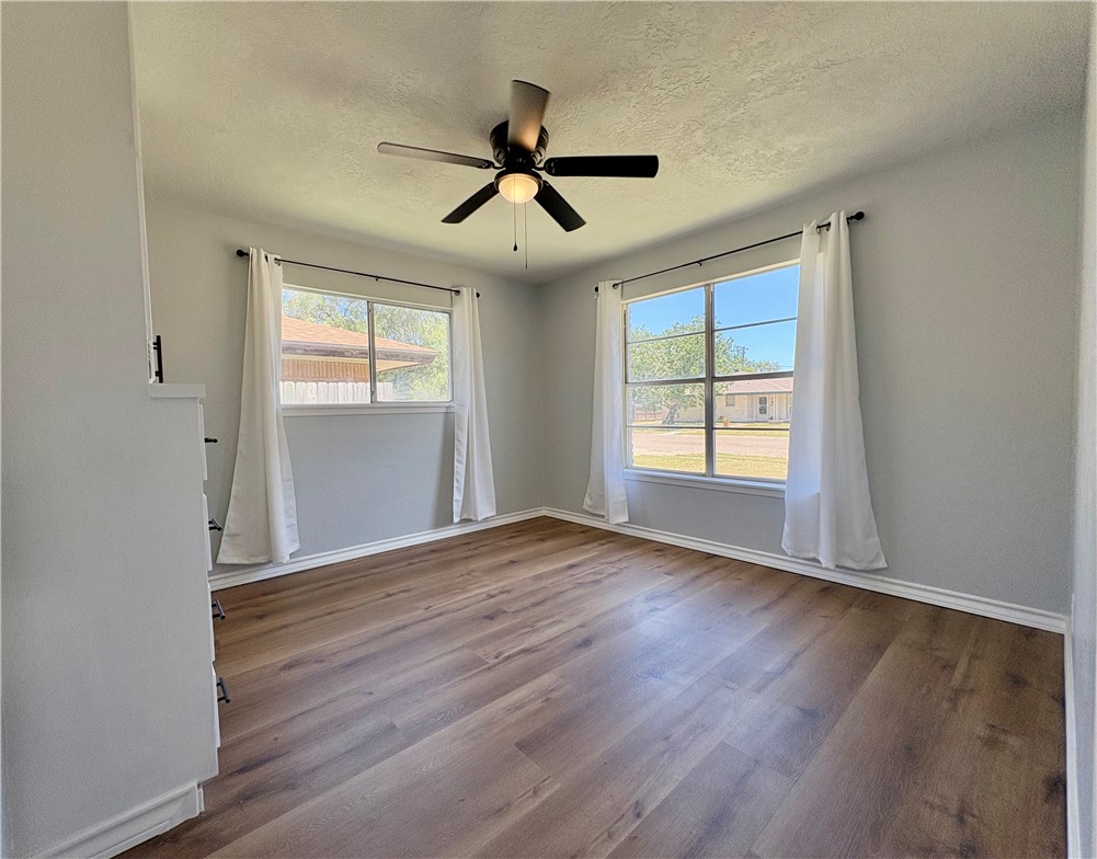 221 Ghent Pl Property Photo 7