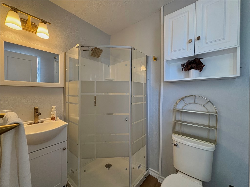 221 Ghent Pl Property Photo 9