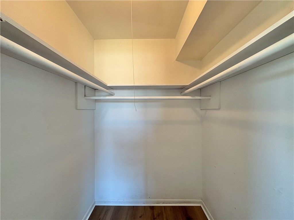 221 Ghent Pl Property Photo 10