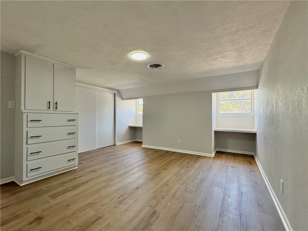 221 Ghent Pl Property Photo 11