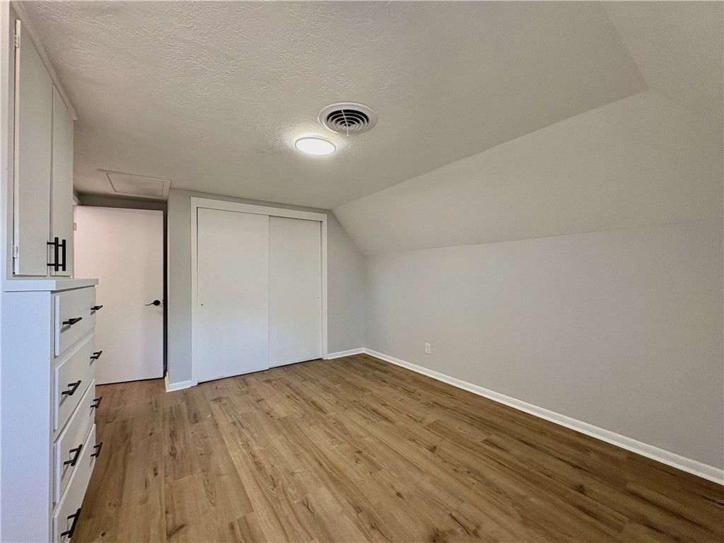 221 Ghent Pl Property Photo 14