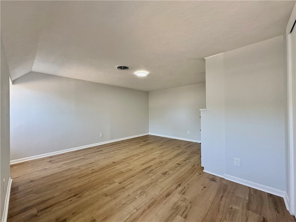221 Ghent Pl Property Photo 15