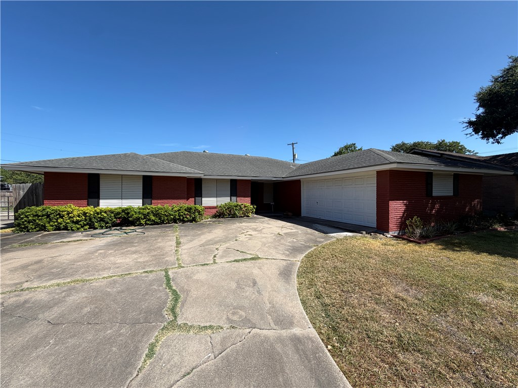 749 Burkshire Dr Property Photo 1