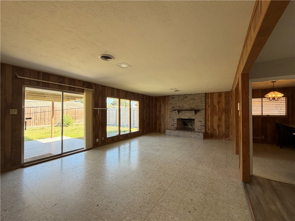 749 Burkshire Dr Property Photo 10