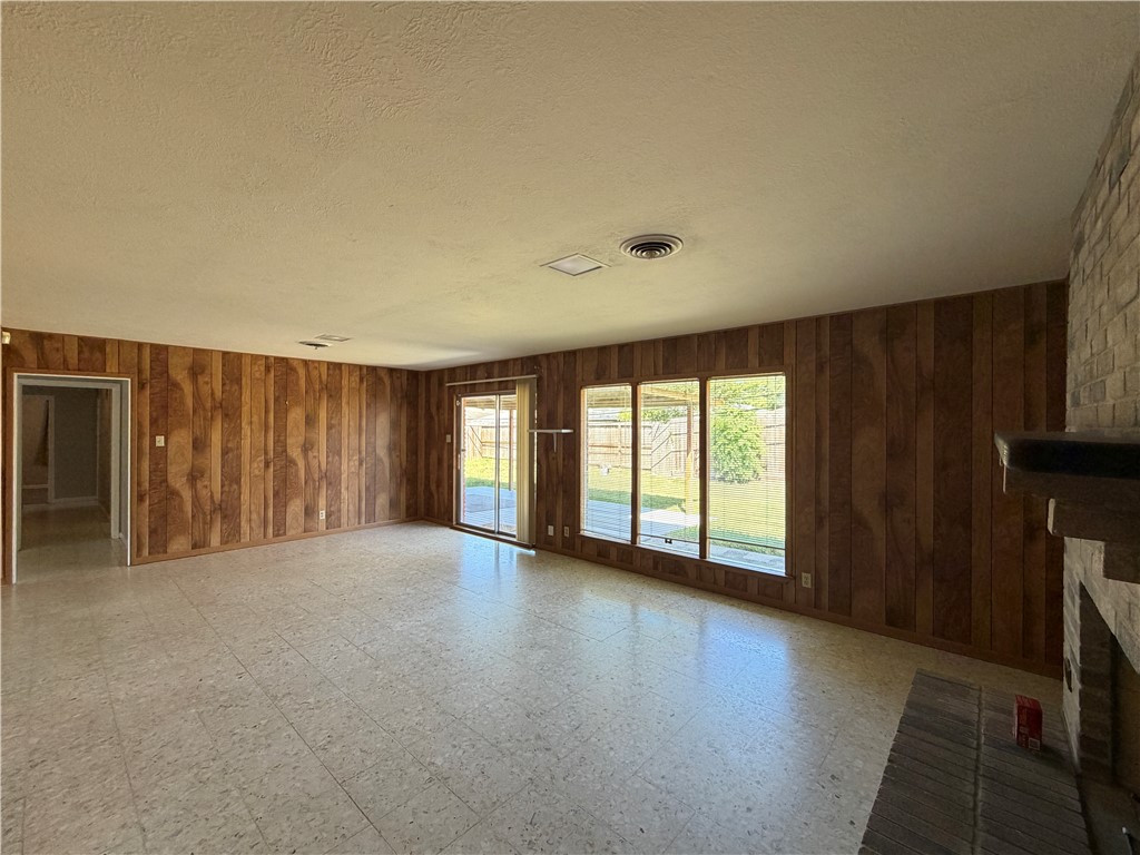 749 Burkshire Dr Property Photo 13