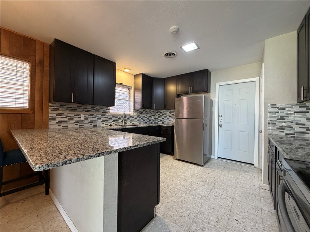 749 Burkshire Dr Property Photo 18