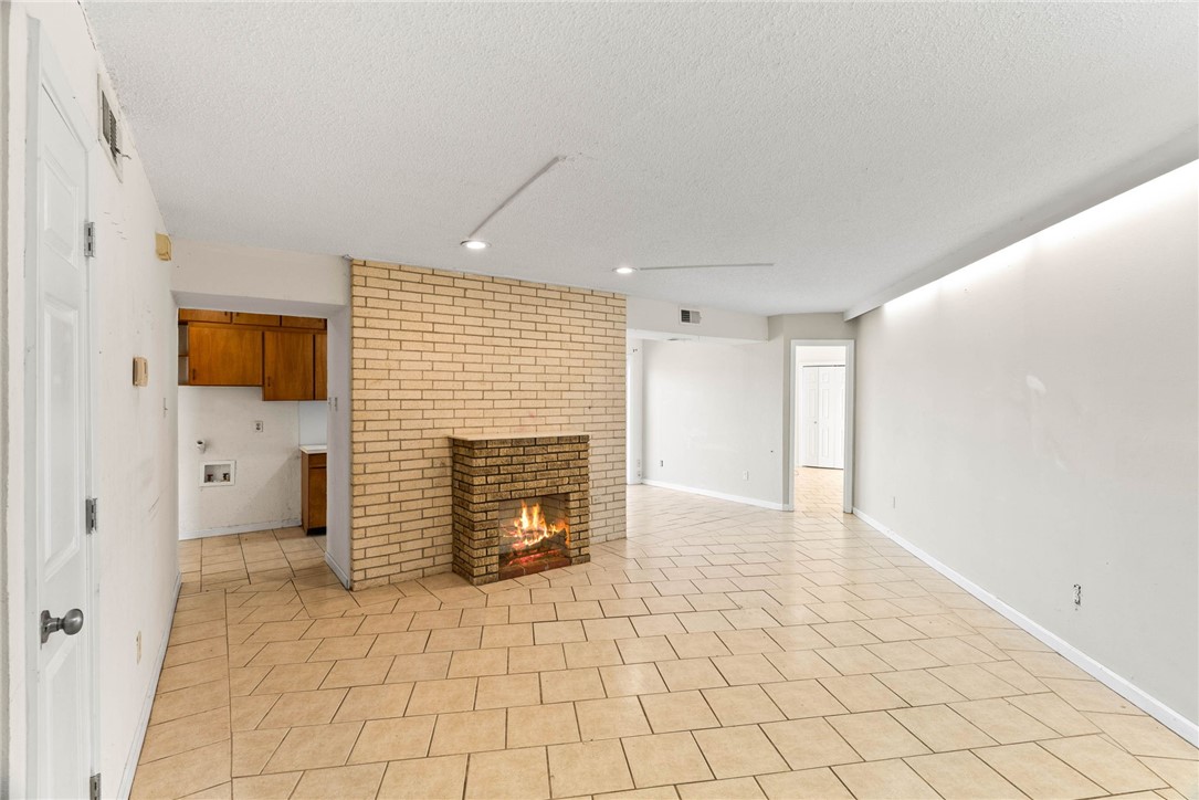 624 Del Mar Blvd Property Photo 5