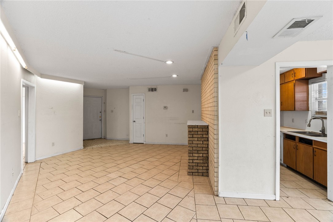 624 Del Mar Blvd Property Photo 6
