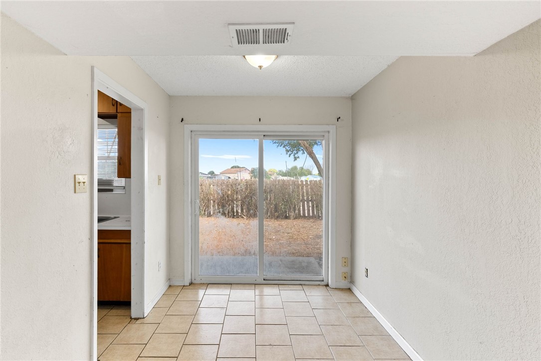 624 Del Mar Blvd Property Photo 9
