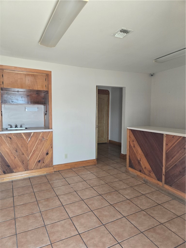 1010 S Staples St Property Photo 4