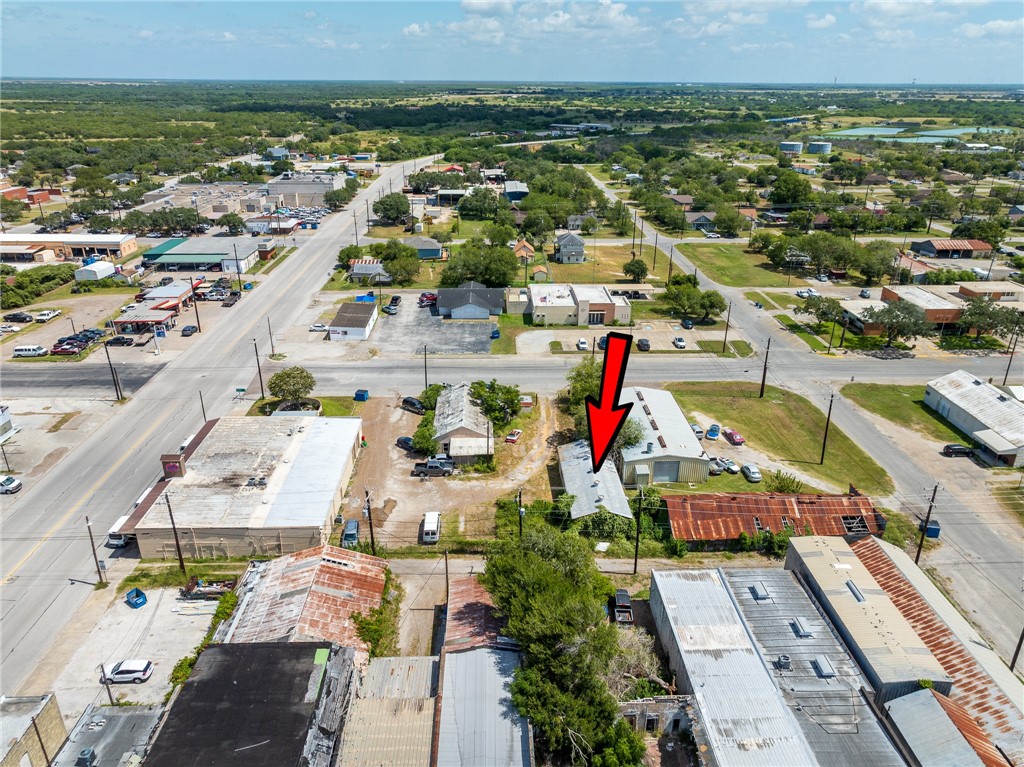 214 E Market St Property Photo 3