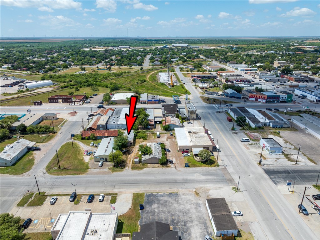 214 E Market St Property Photo 5