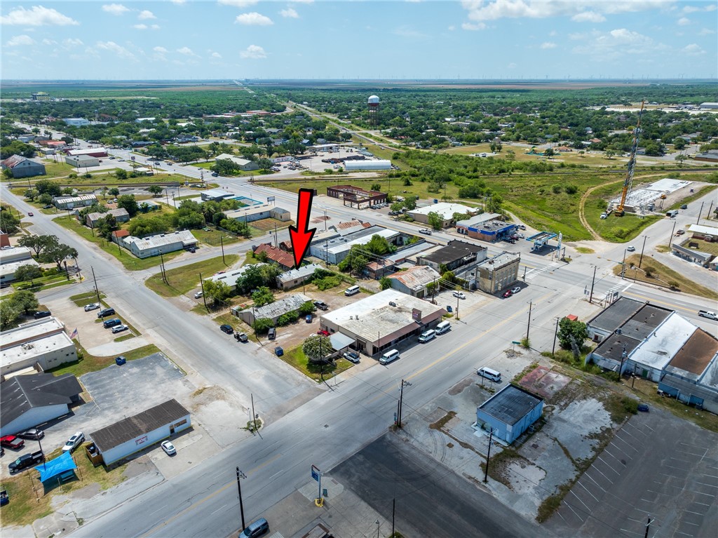 214 E Market St Property Photo 6