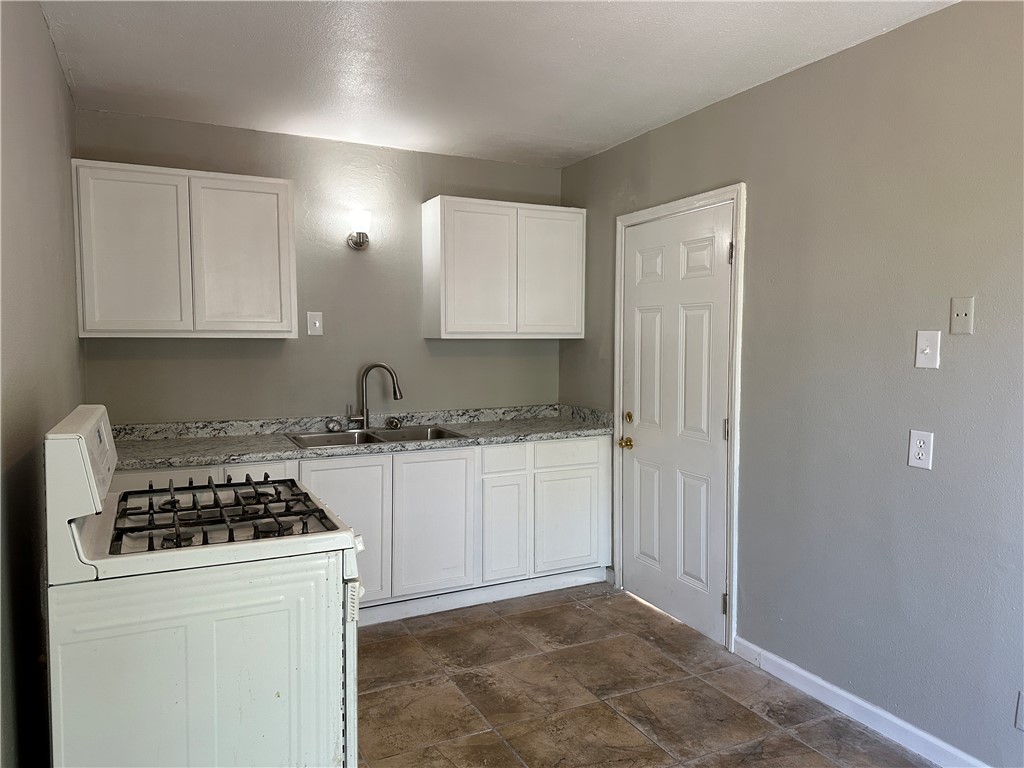 1361 Daytona Dr Property Photo 2