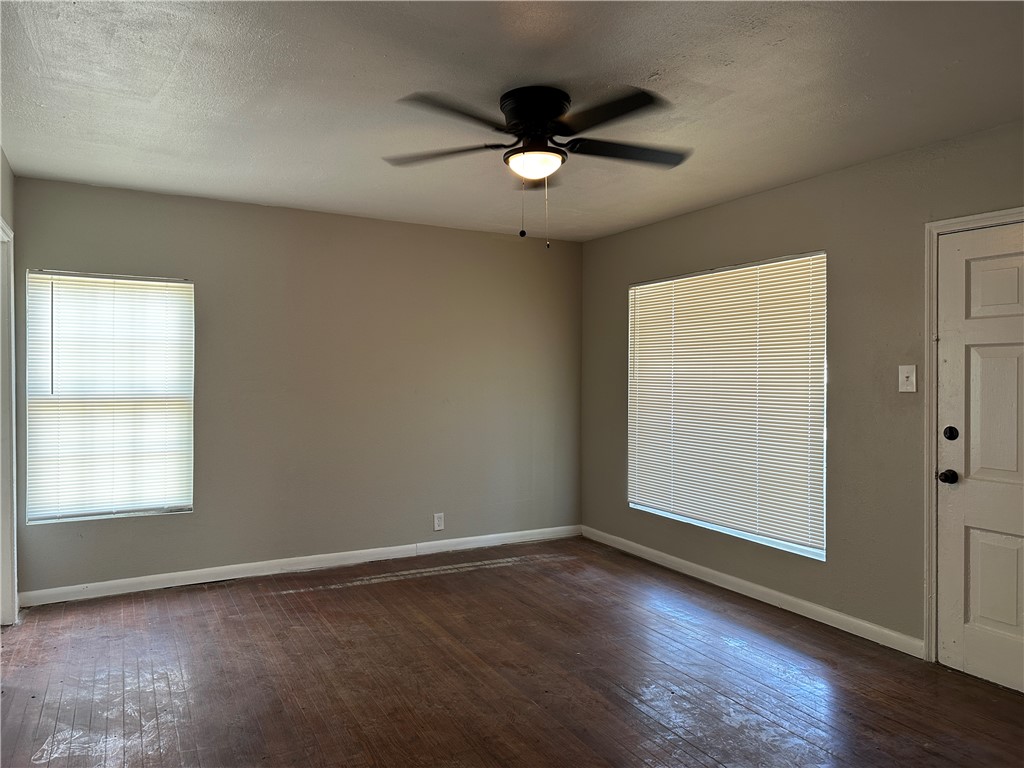 1361 Daytona Dr Property Photo 3