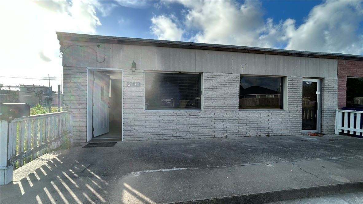 2738 Dallas Ave Property Photo 1