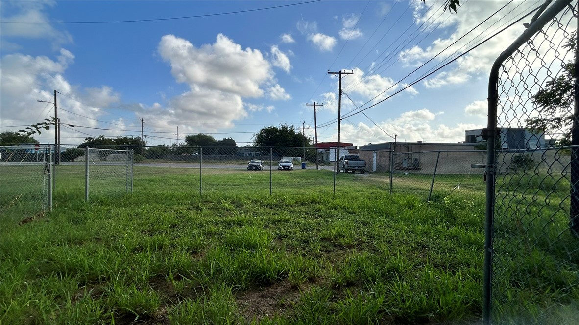 2738 Dallas Ave Property Photo 2