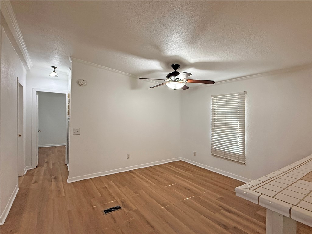 220 W Linden St Property Photo 3