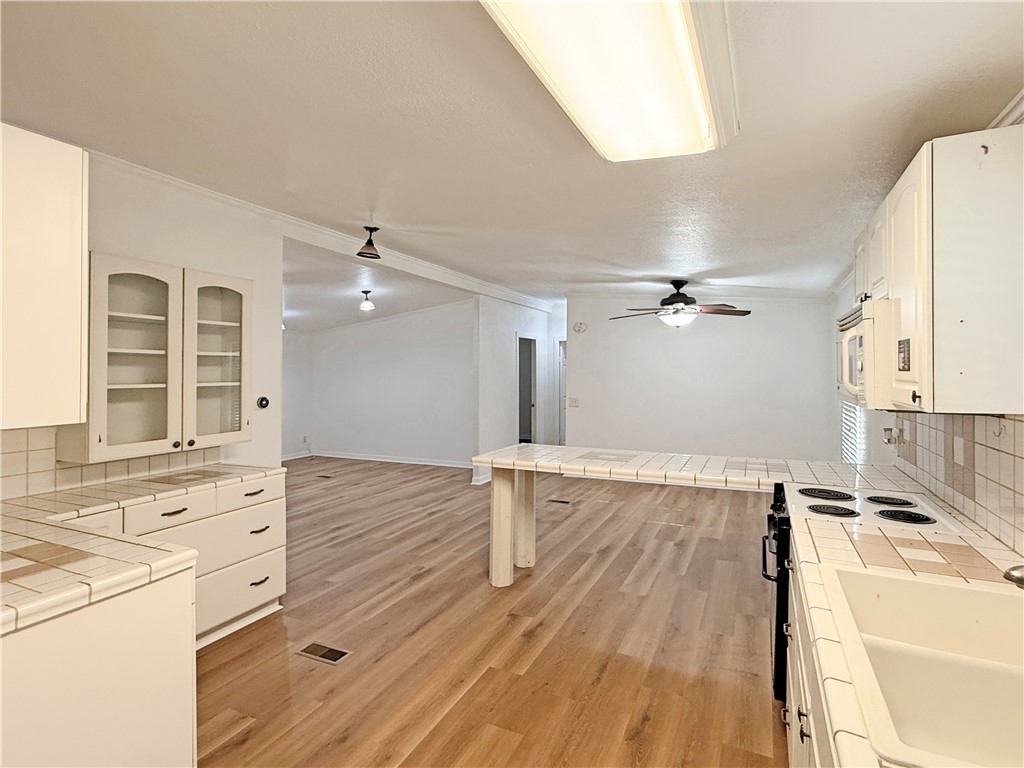 220 W Linden St Property Photo 13