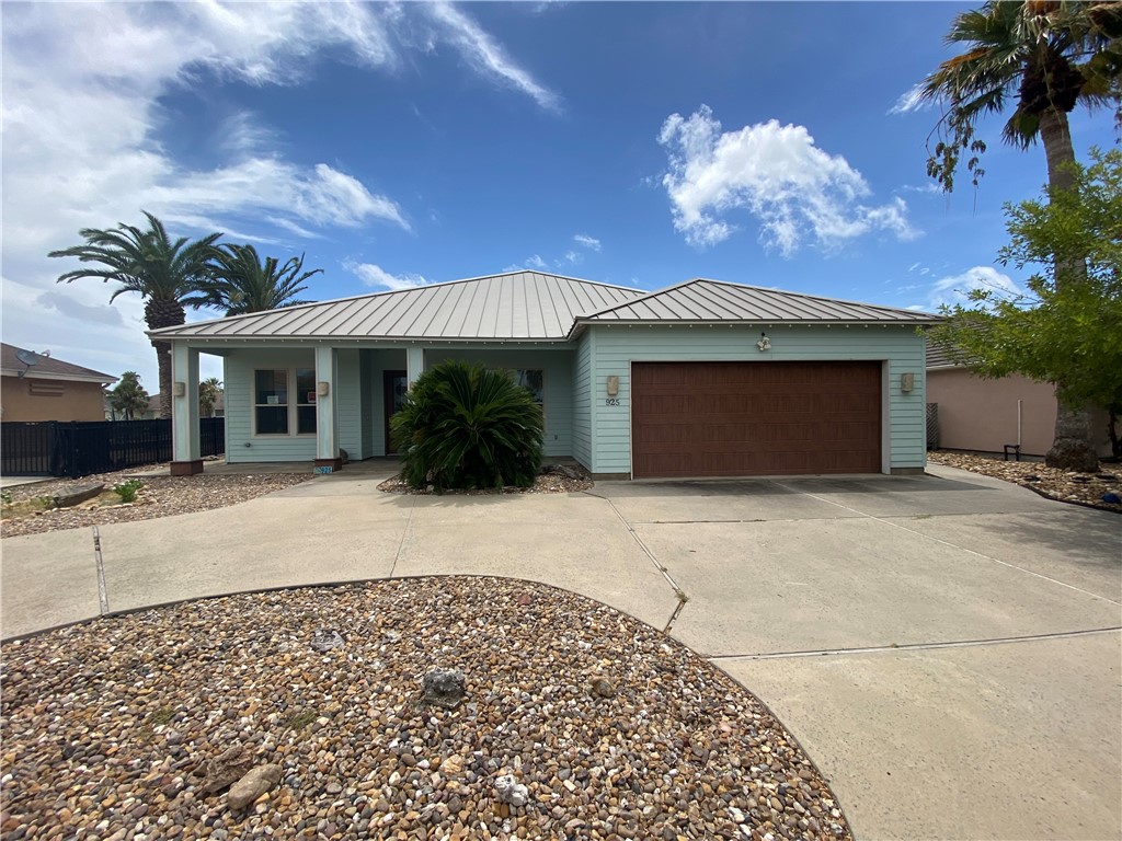 925 Pompano Dr Property Photo 1
