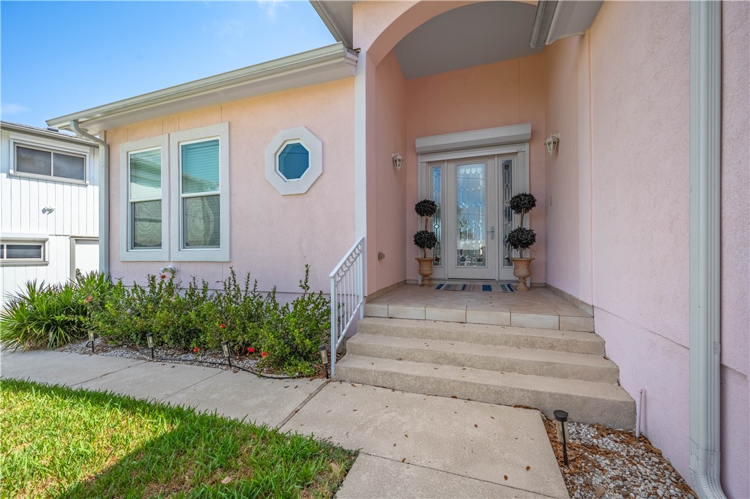 244 Starboard Ave Property Photo 4