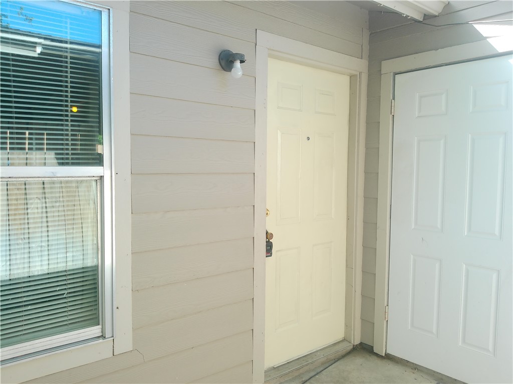 5725 Crestmore Dr Property Photo 1