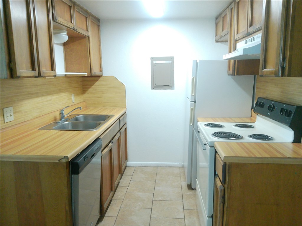 5725 Crestmore Dr Property Photo 4