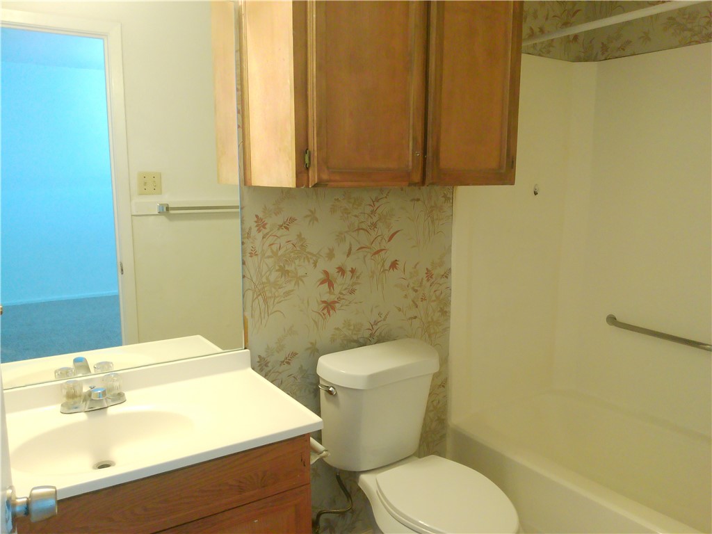 5725 Crestmore Dr Property Photo 8