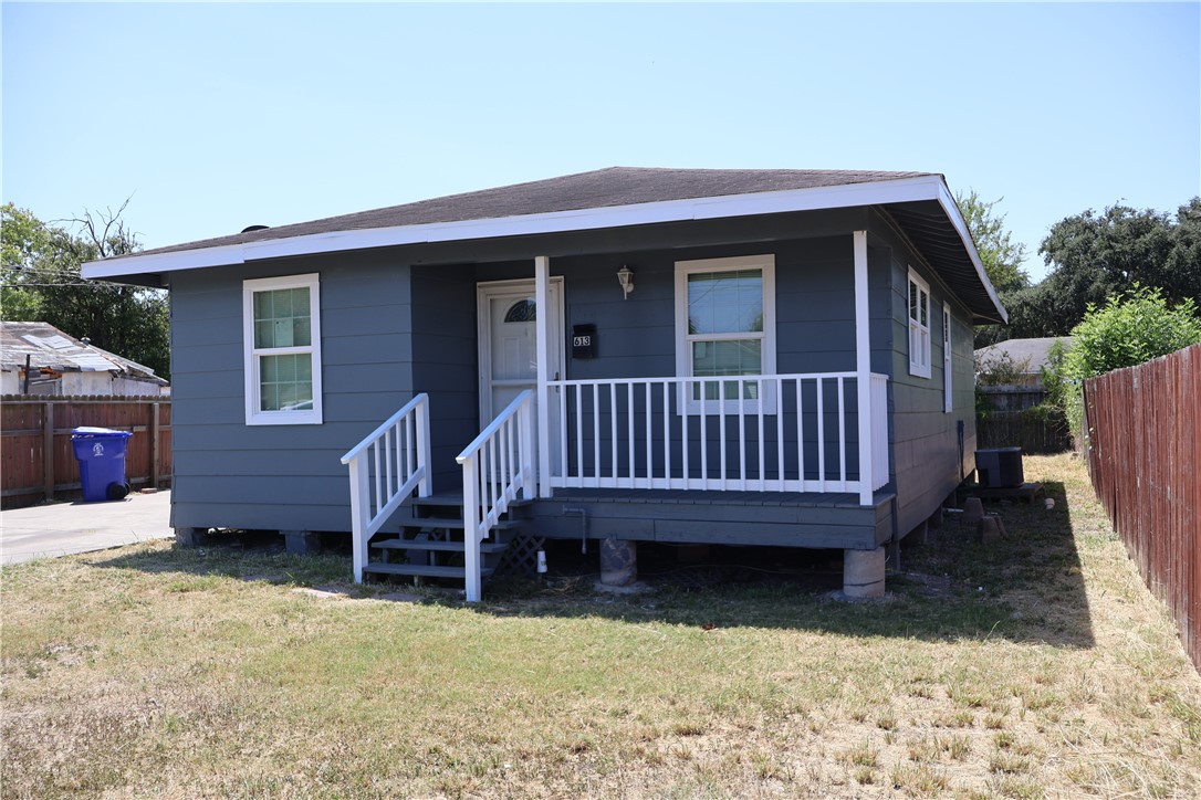 613 Francesca St Property Photo 2