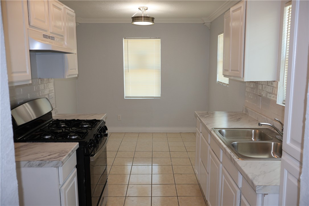 613 Francesca St Property Photo 14