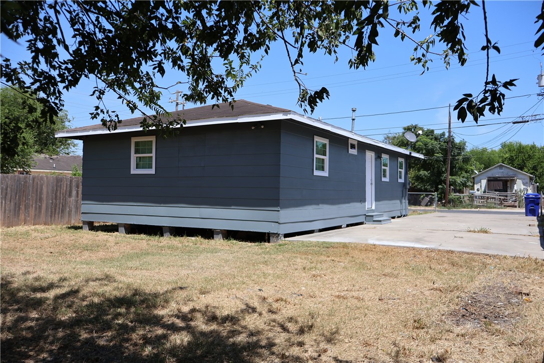 613 Francesca St Property Photo 36