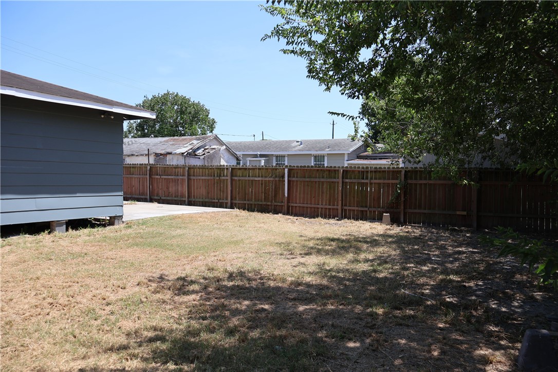 613 Francesca St Property Photo 39