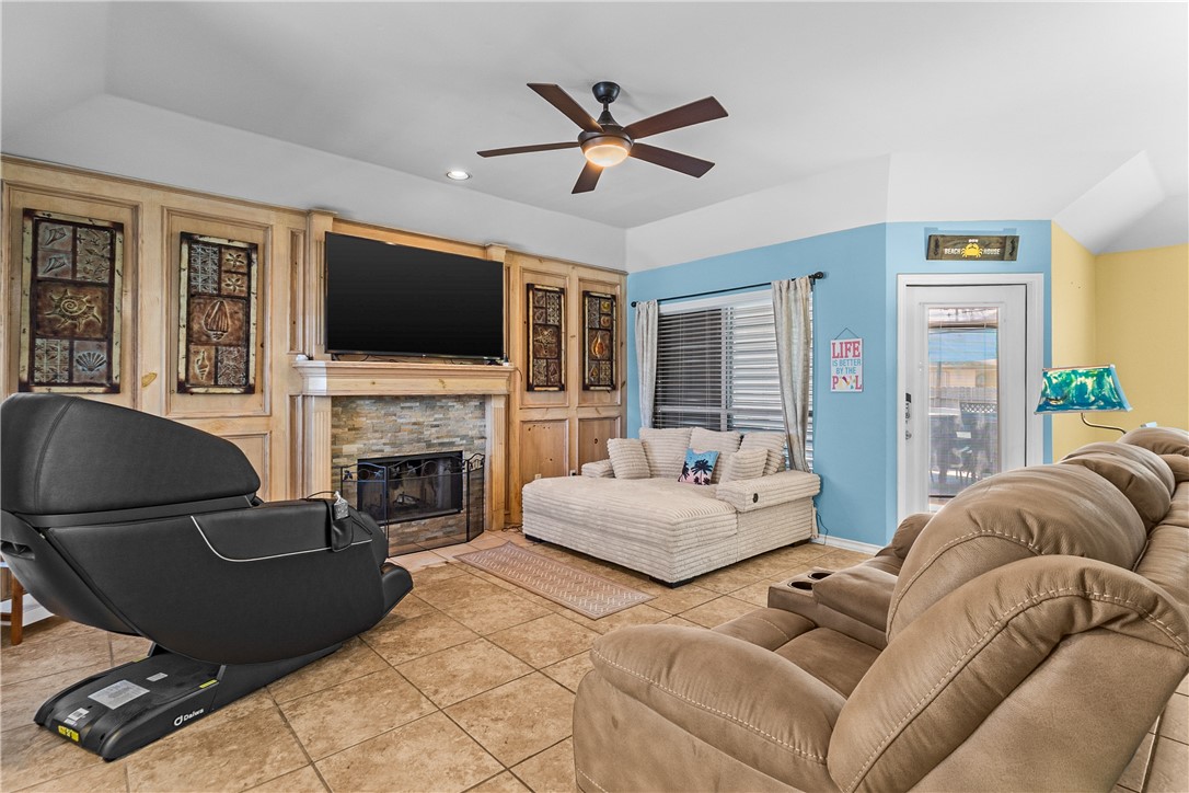 15225 Barataria Dr Property Photo 4