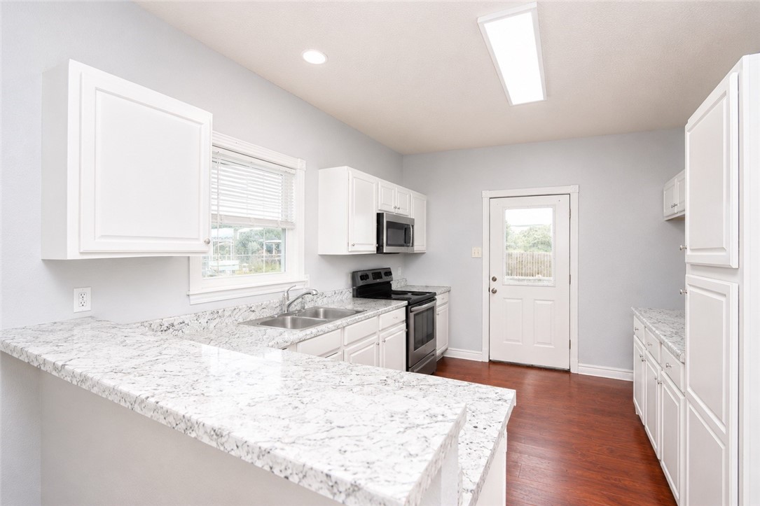 1824 Highway 35 S Property Photo 4