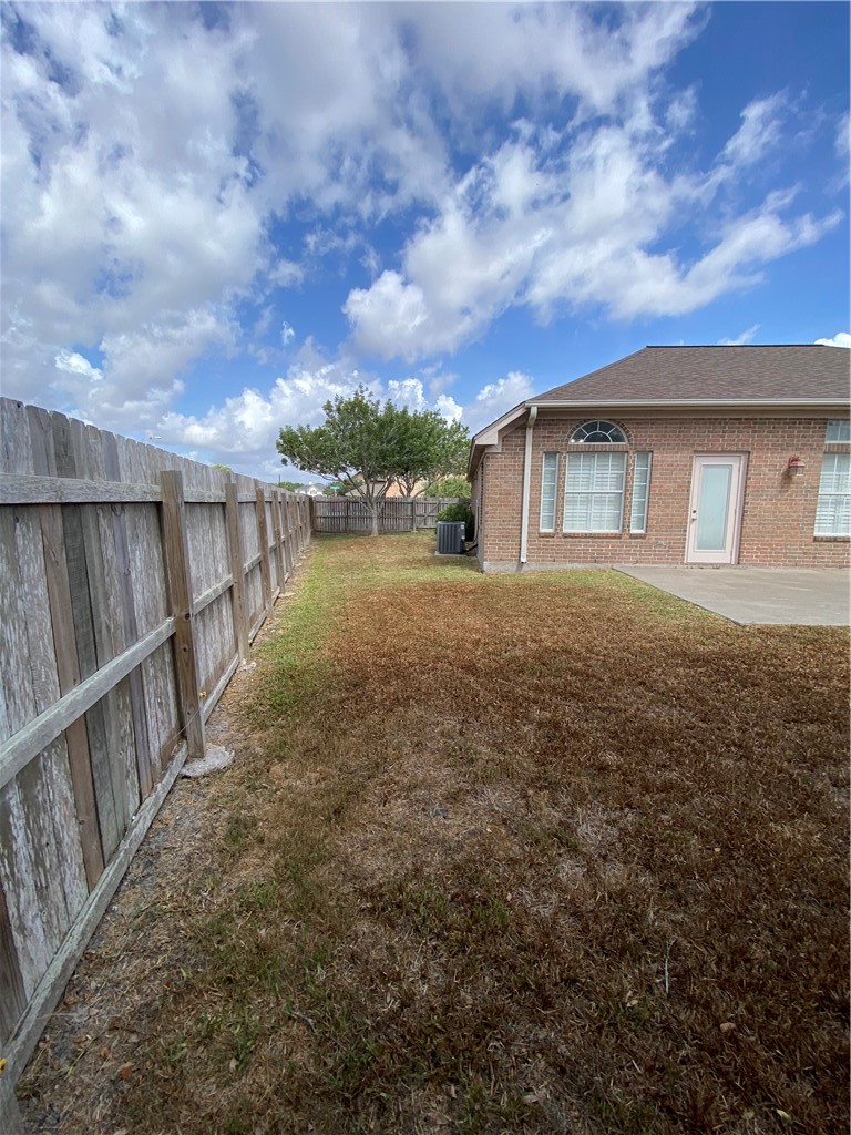7122 Lindenwood Dr Property Photo 17