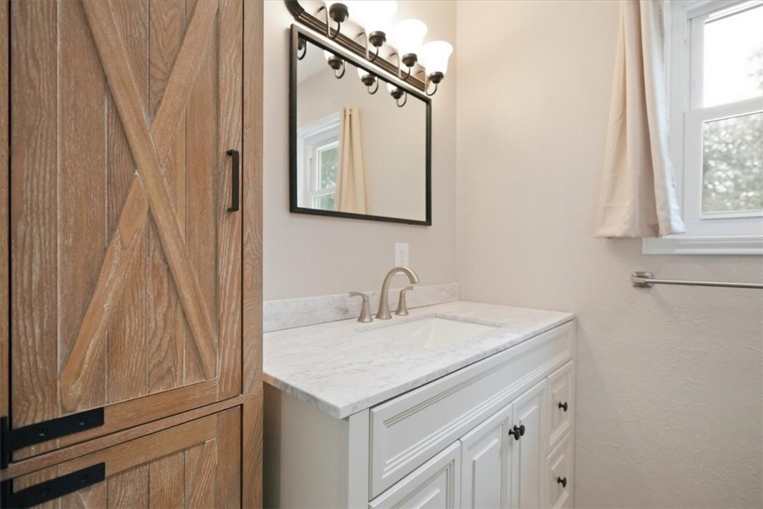 124 Lakepark Cir Property Photo 35