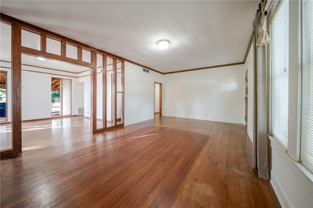 205 E Cleveland St Property Photo 8