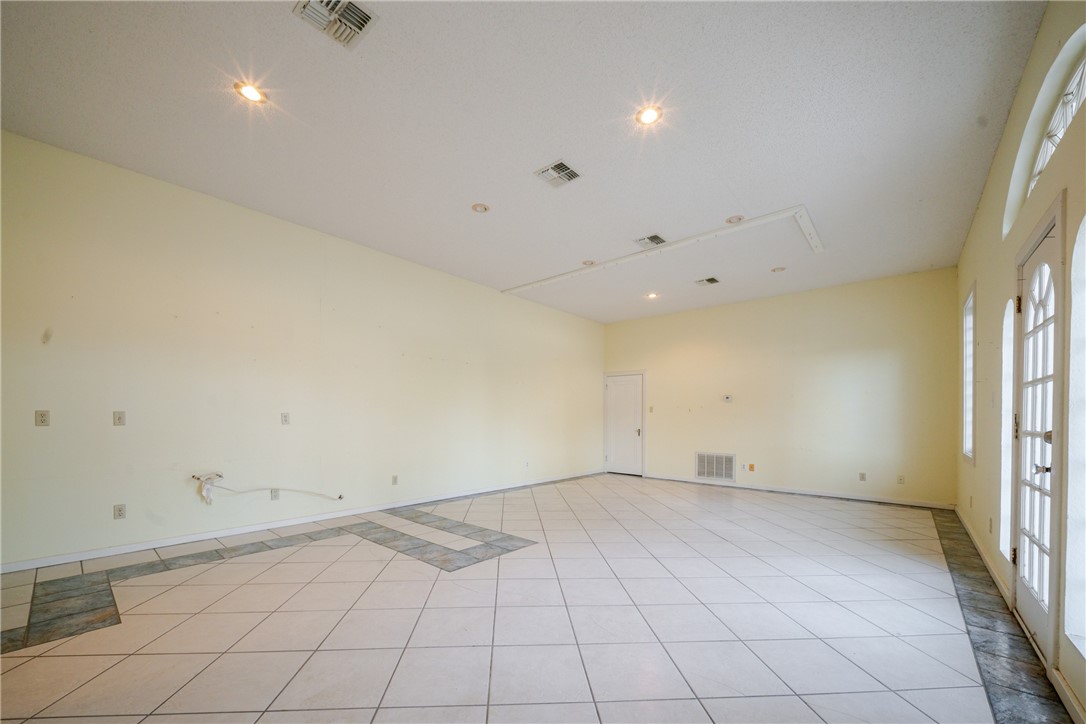 205 E Cleveland St Property Photo 45