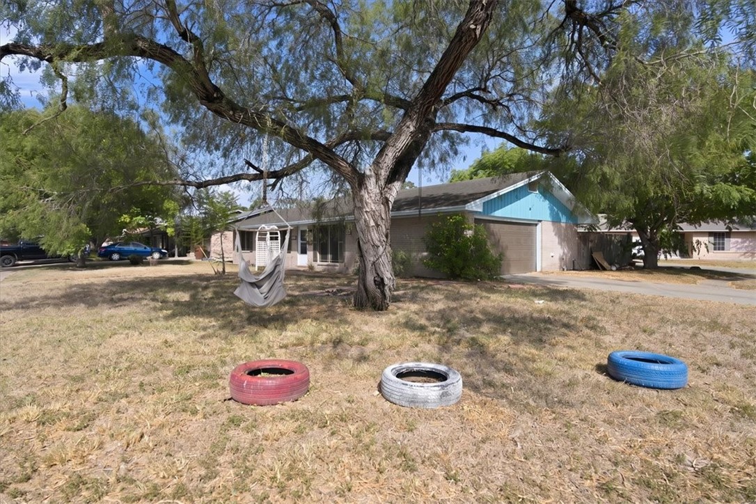 301 N Pasadena Dr Property Photo 3