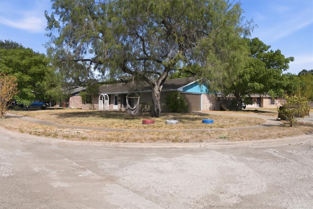 301 N Pasadena Dr Property Photo 4
