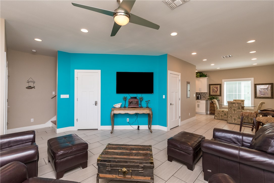 14305 Kemps Way Property Photo 4