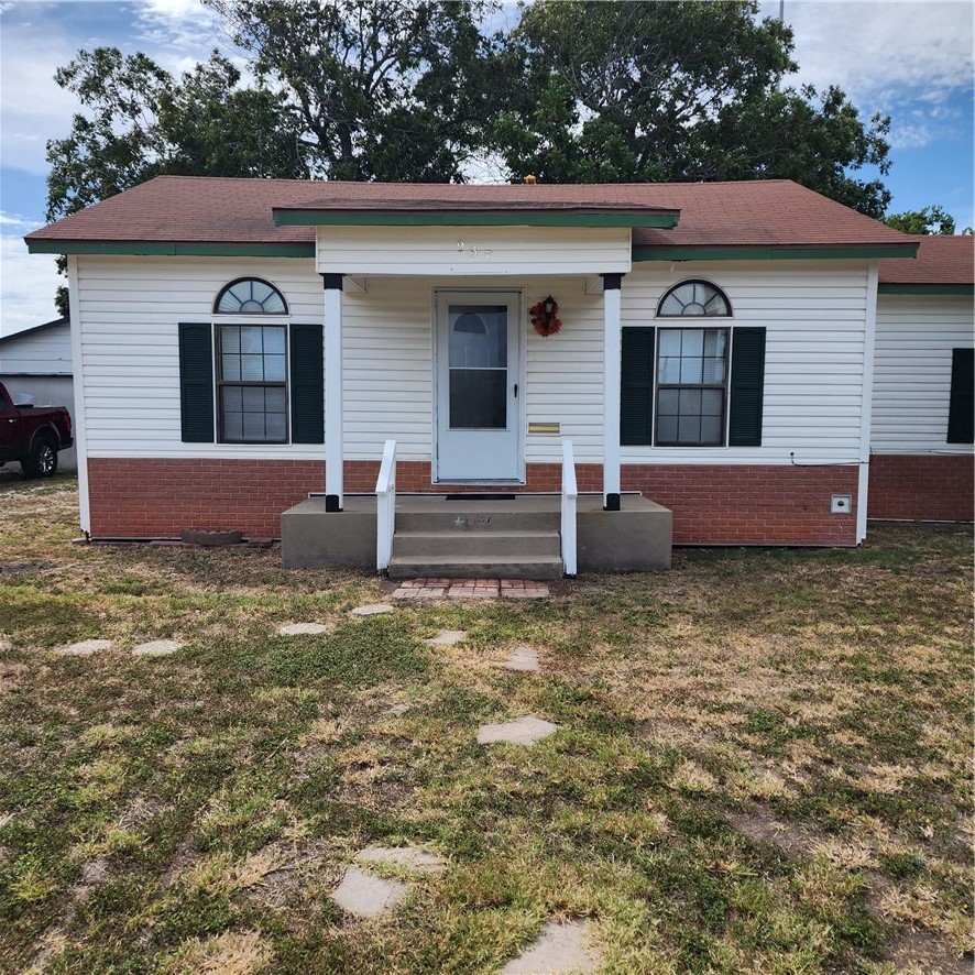 937 Poth Property Photo 1
