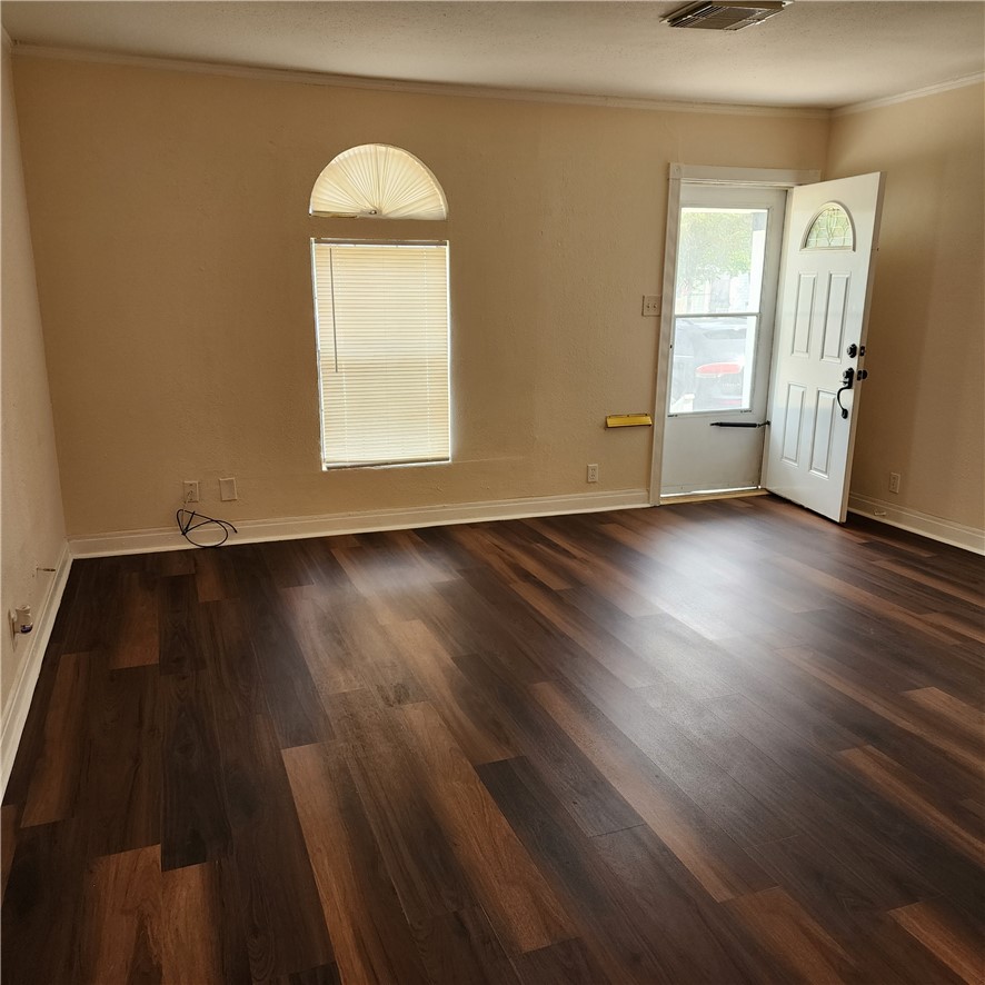 937 Poth Property Photo 3