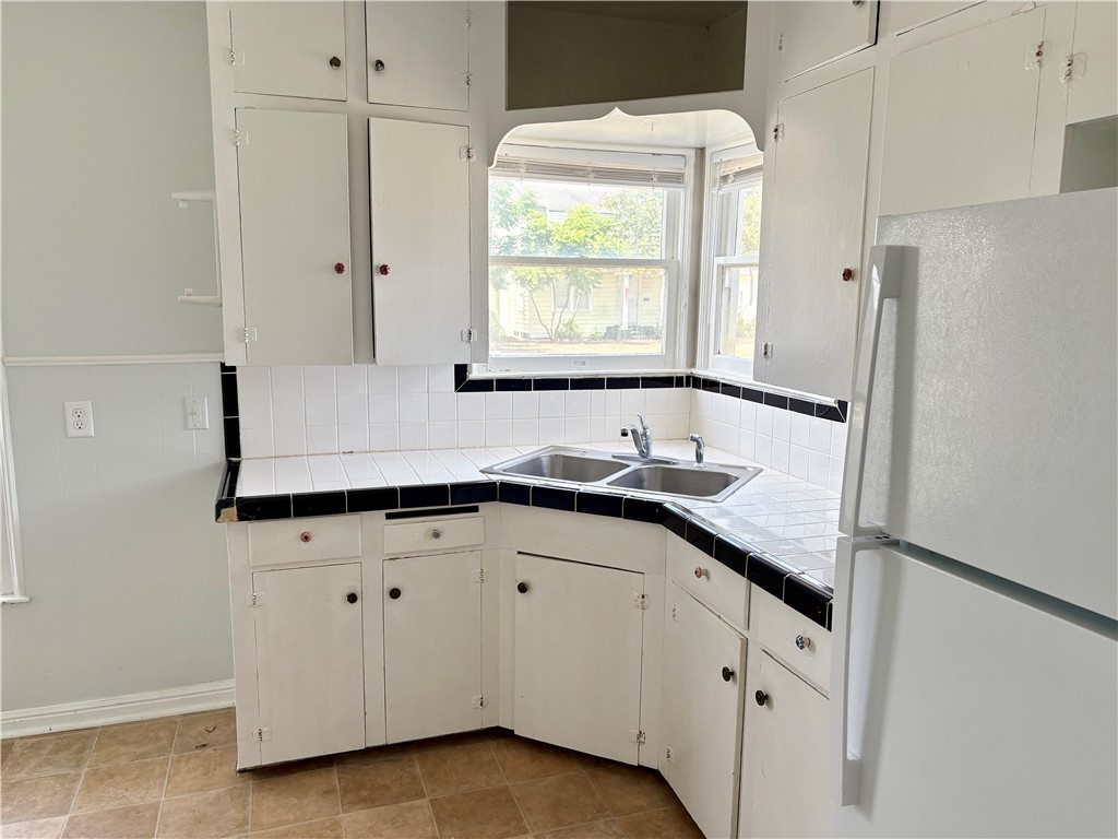 253 Oleander Ave 2 Property Photo 6