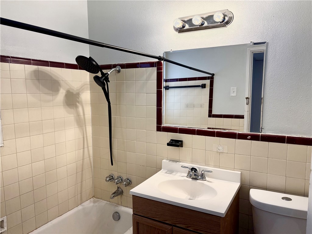 253 Oleander Ave 2 Property Photo 8