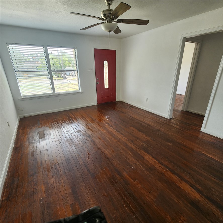 1209 Miami Dr Property Photo 3