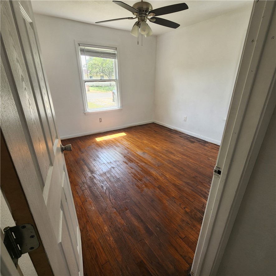 1209 Miami Dr Property Photo 5
