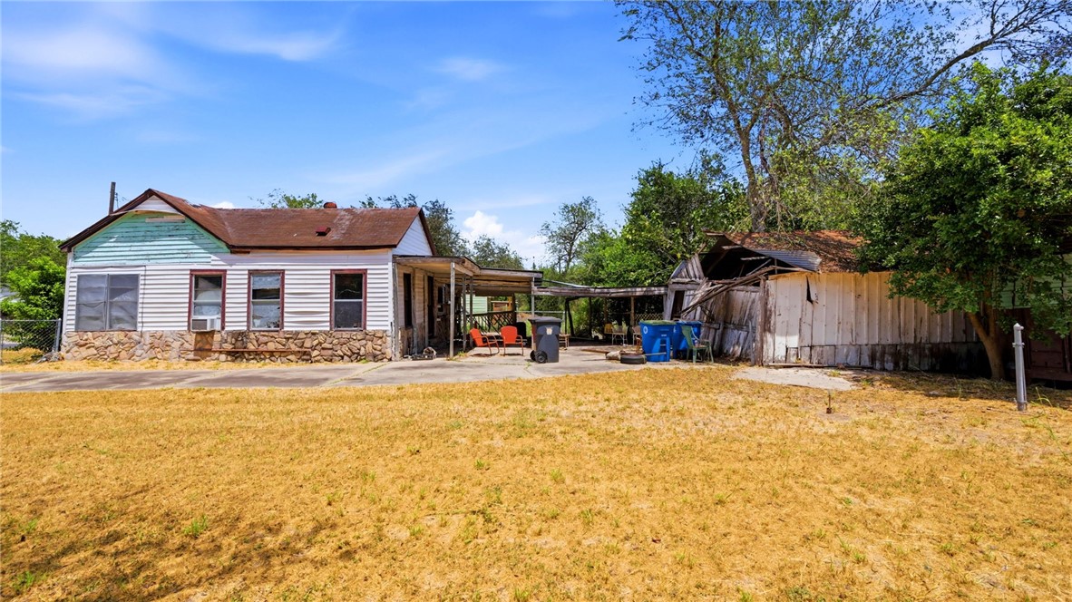 1403 W Crockett St Property Photo 2