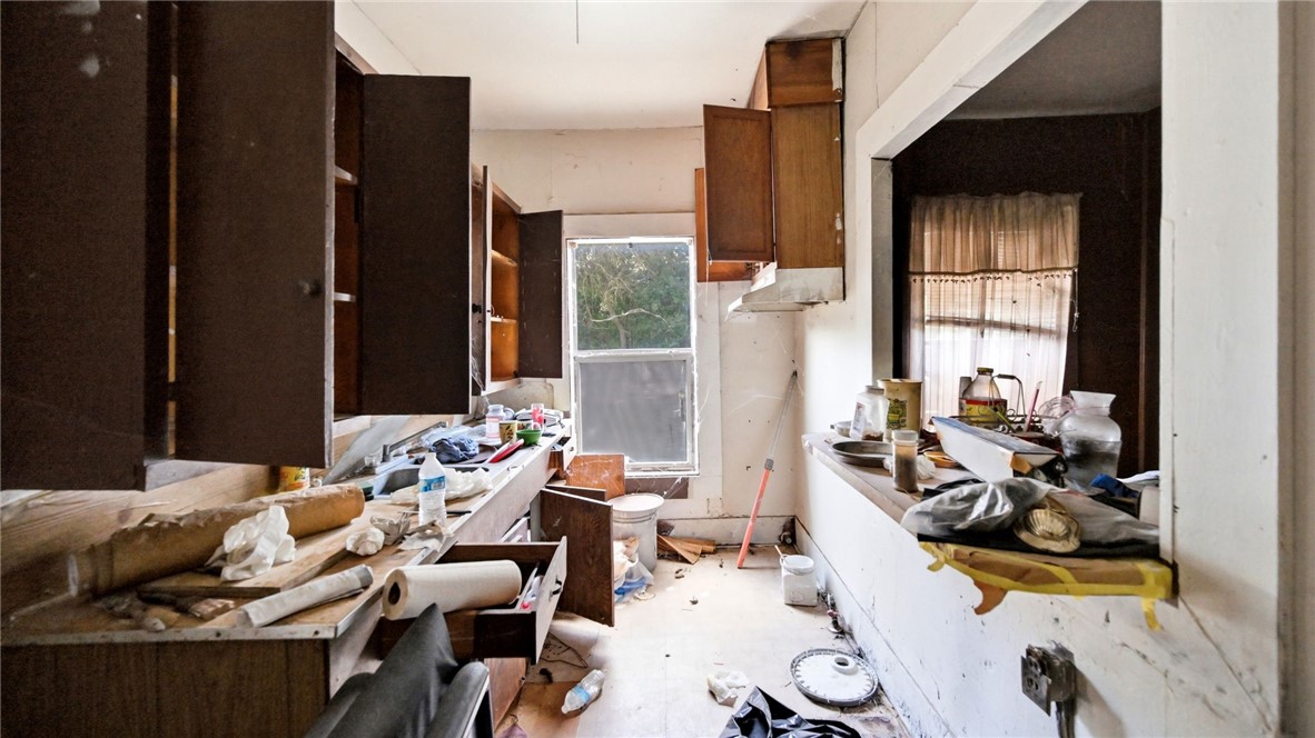 1403 W Crockett St Property Photo 12