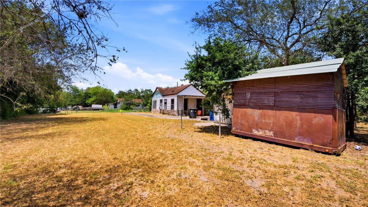 1403 W Crockett St Property Photo 18